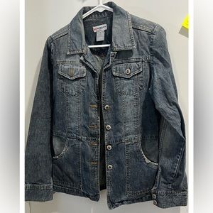 Wonderful blue jean jacket with a great waist.